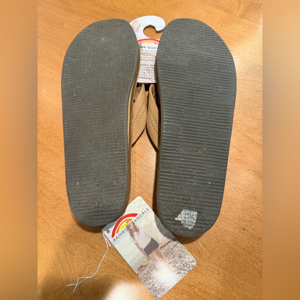 Women’s Rainbow Sandals Size M (7-8) Tan Flip Flops NWT - Picture 3 of 3
